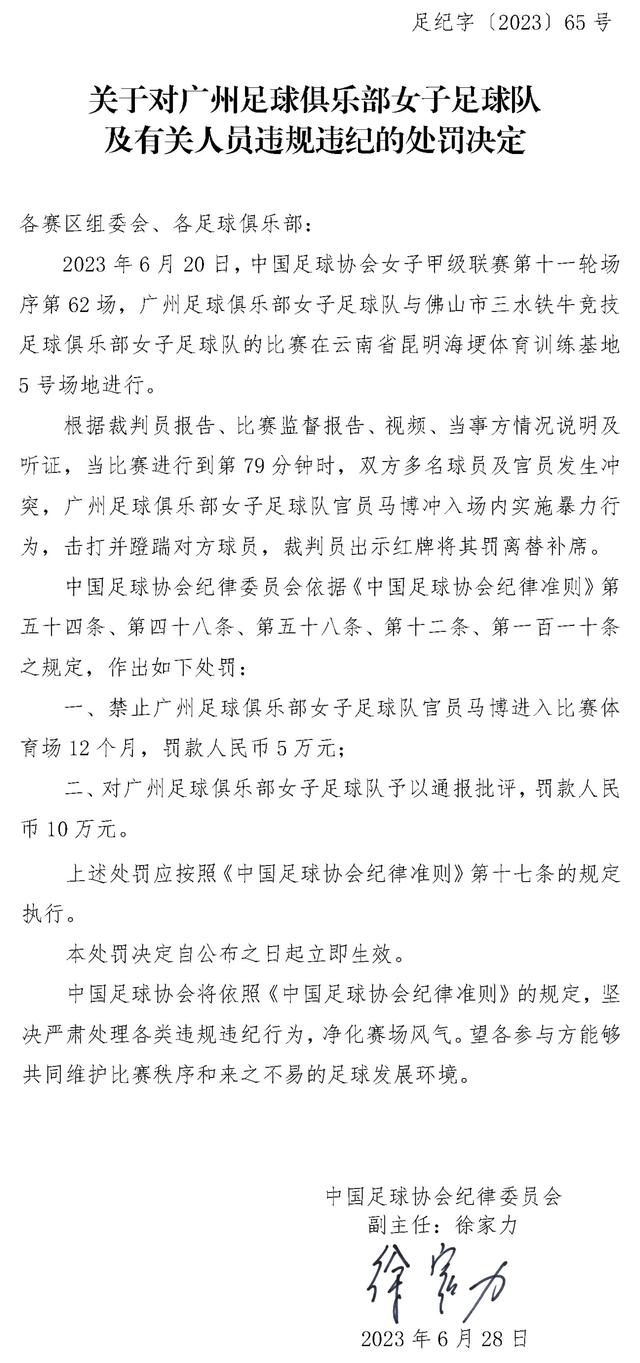 第8分钟，巴萨左侧开出角球，罗贝托小禁区前的头球攻门被马克西米亚诺神扑化解。